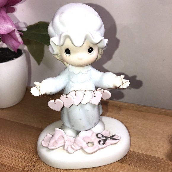 precious moments You have touched so many hearts E2821 Porcelain Figurine - Picture 2 of 7